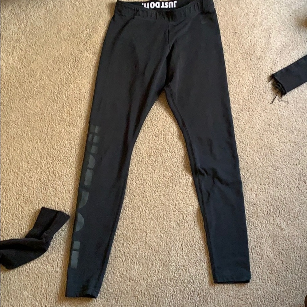 Super cute women’s Nike leggings